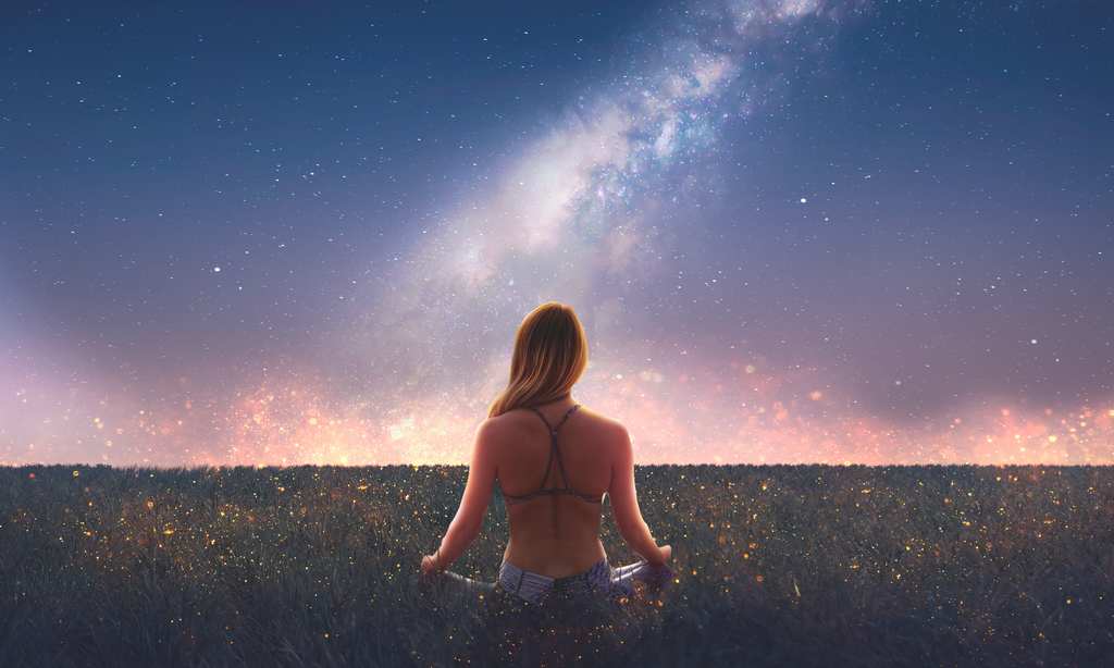 Femme méditation ciel étoiles